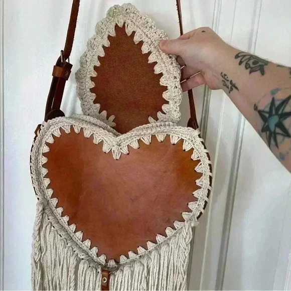NEW Heart-Shaped Leather bag with macrame from Mexico - Picture 5 of 11